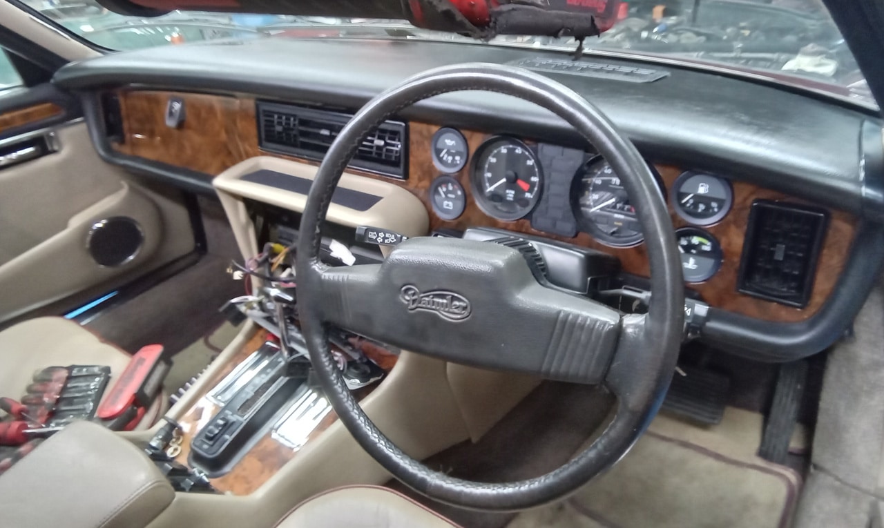 130624 1989 Daimler Double Six Dash Reinstall 2 1