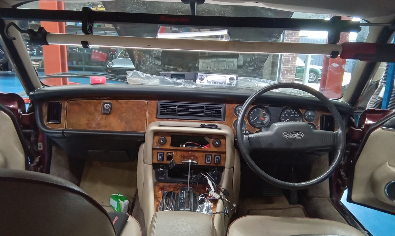 130624 1989 Daimler Double Six Dash Removal and Strip Down 19 1
