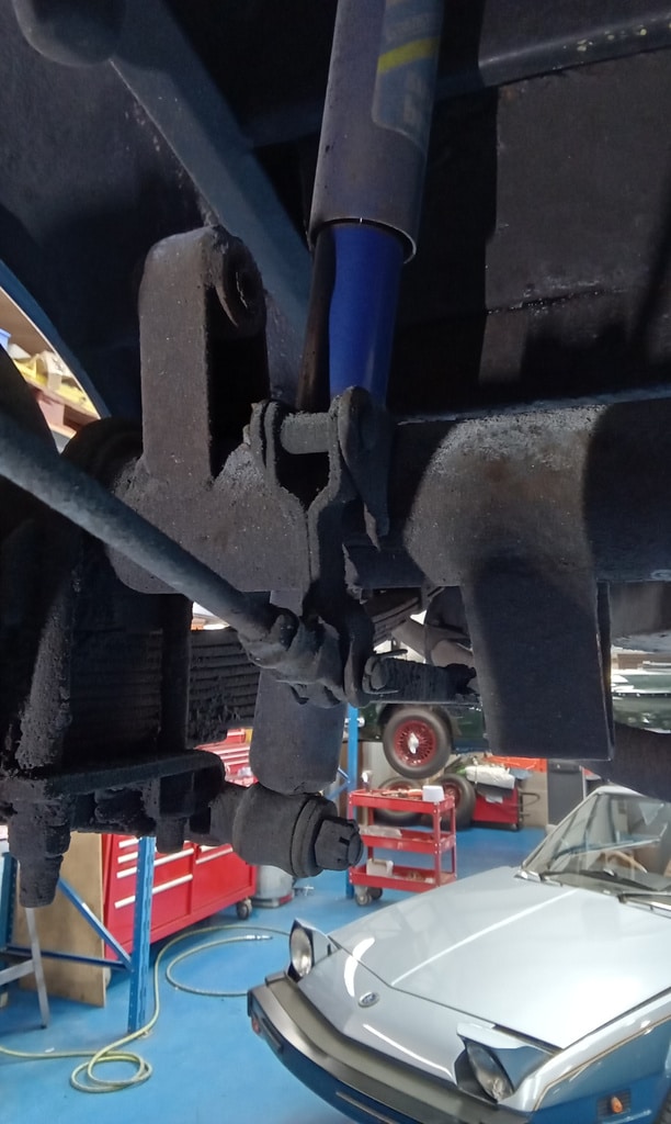 1954 Daimler Conquest Brakes Overhaul 02 1