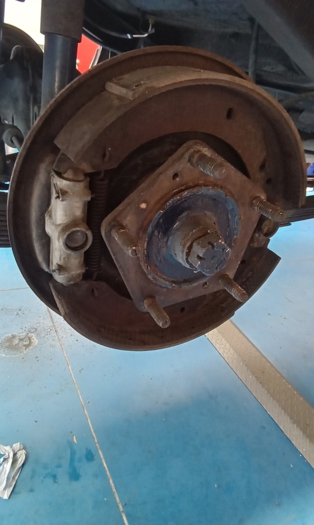 1954 Daimler Conquest Brakes Overhaul 03 1