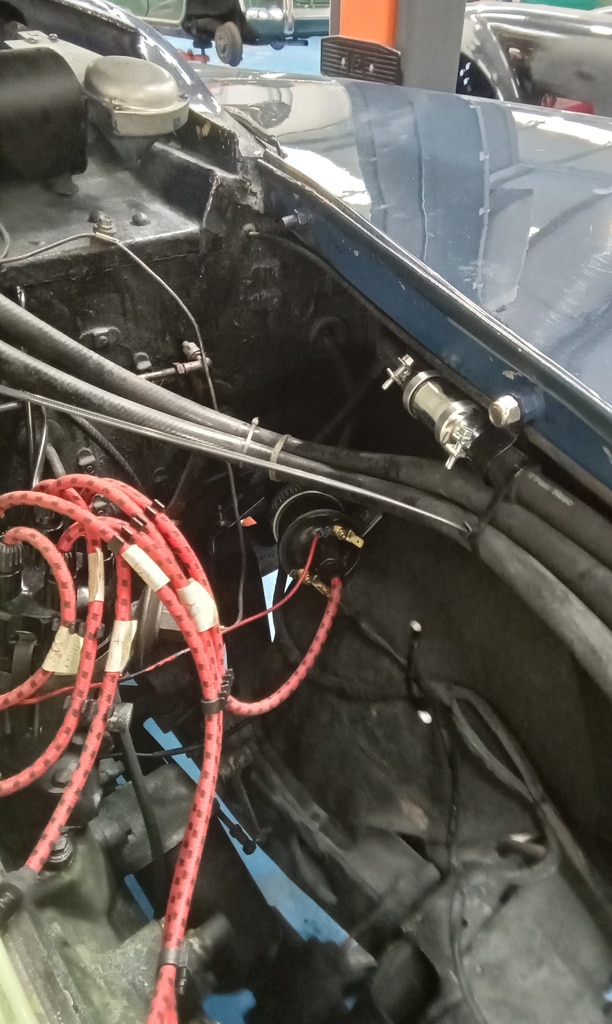 1954 Daimler Conquest Fuel Pipe and Filter 02 1