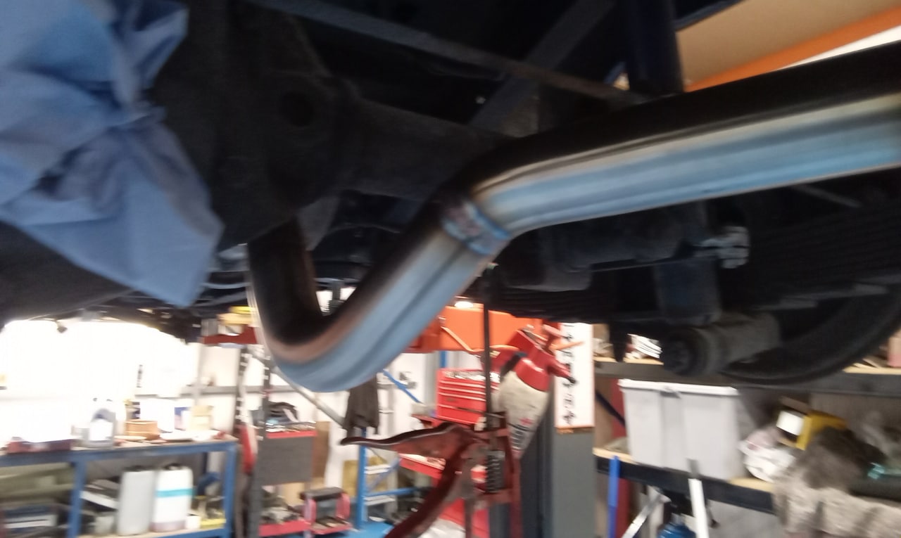 1954 Daimler Conquest Fuel Pipe and Filter 06 1