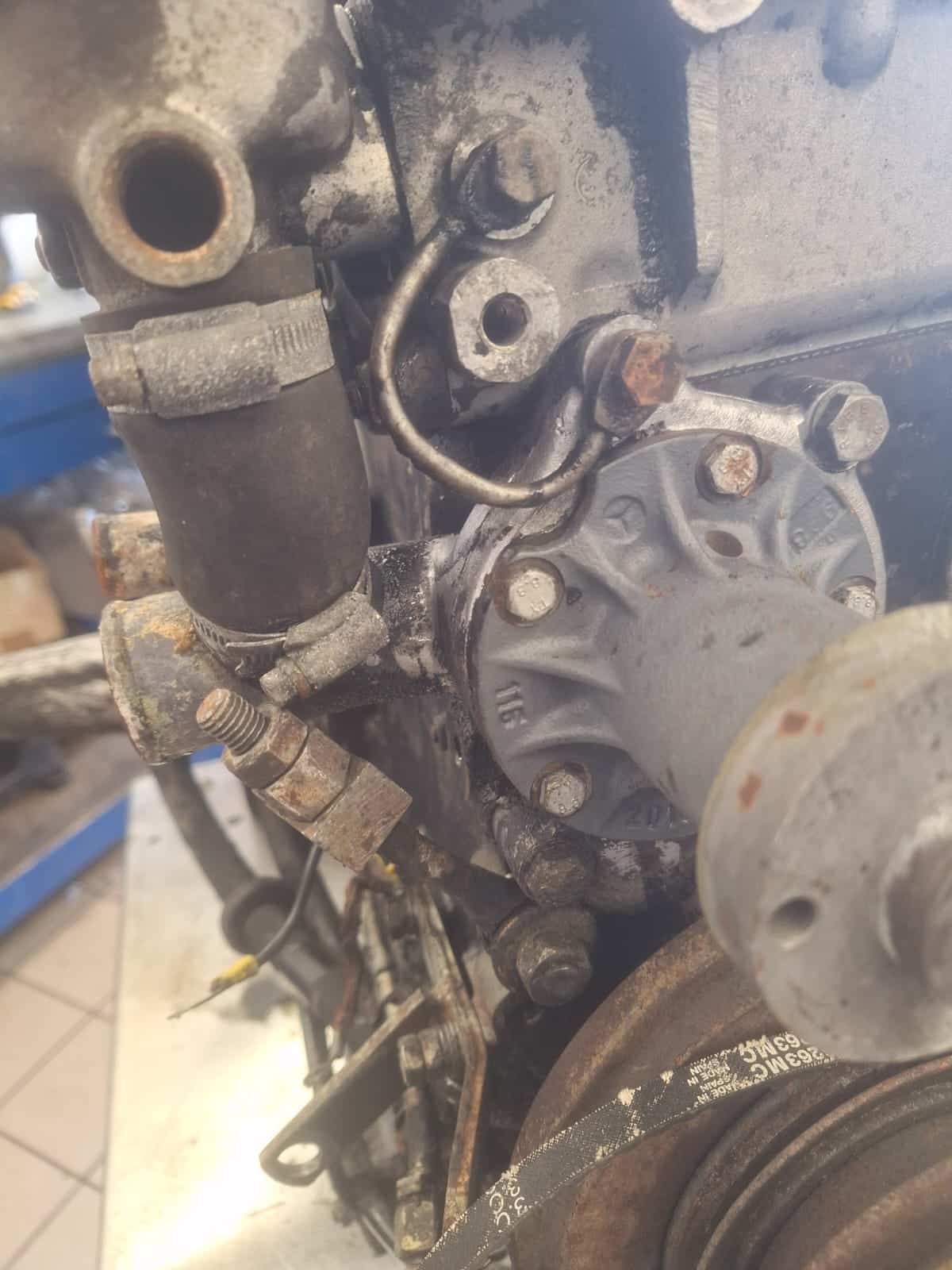 09072024 1964 Mercedes 230SL engine investigation 18 1