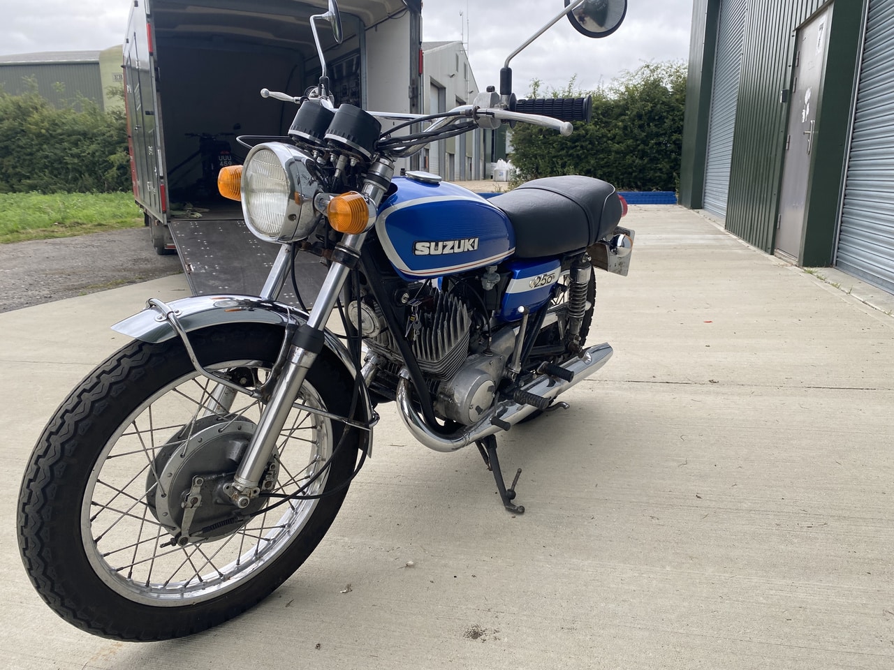 150724 1971 Suzuki 250 Arrival Storage1 1