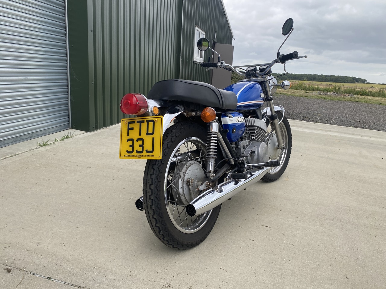 150724 1971 Suzuki 250 Arrival Storage2 1