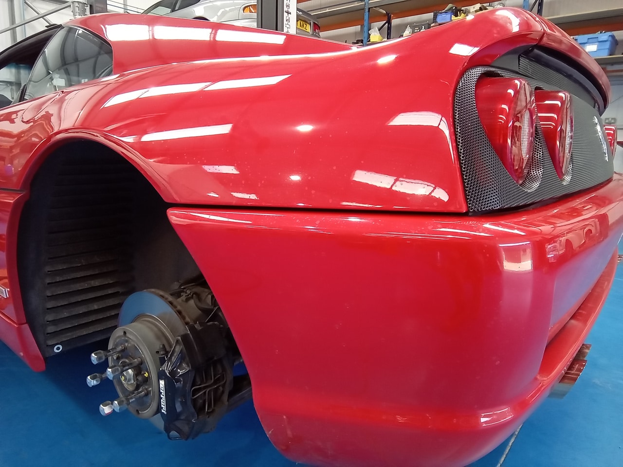 180724 Realigning the corner of the bumper Ferrari 355 01 1