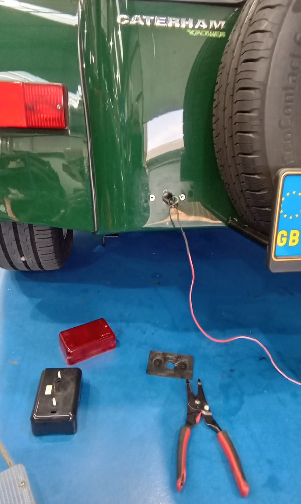 09092024 2007 Caterham Roadsport 120 paint and lights 8 1