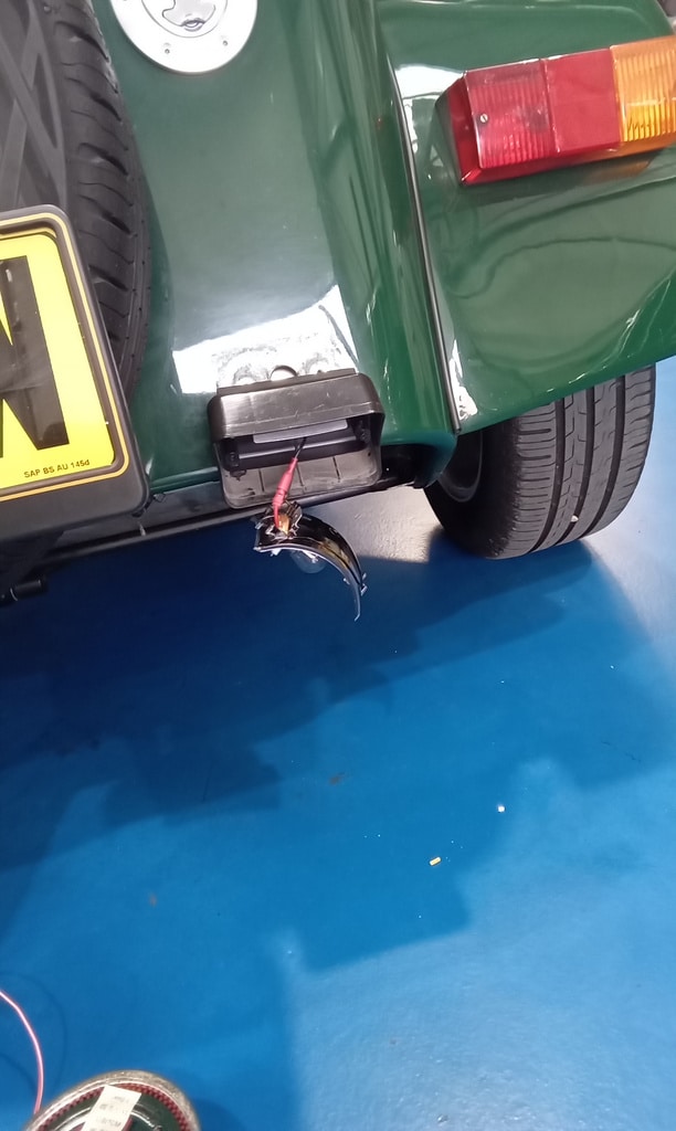 09092024 2007 Caterham Roadsport 120 paint and lights 9 1