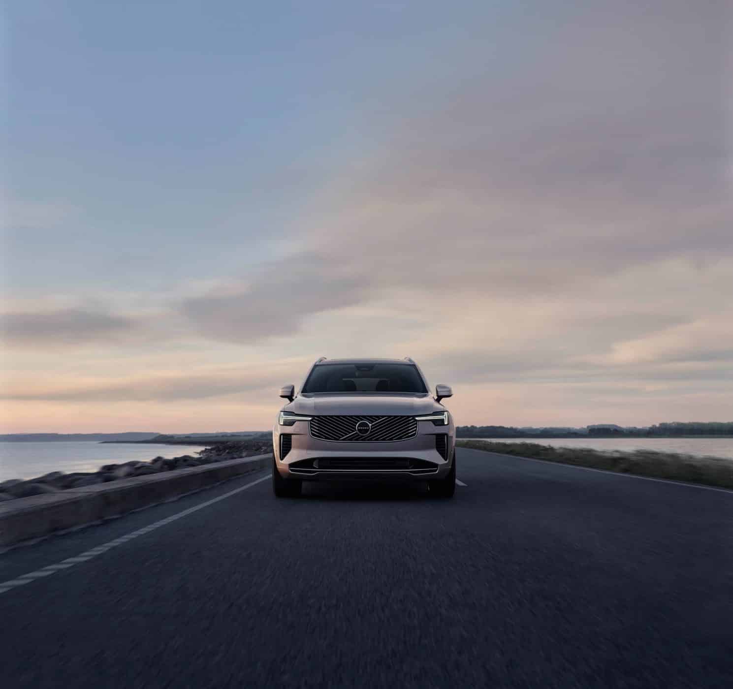 331889 New Volvo XC90 exterior 1
