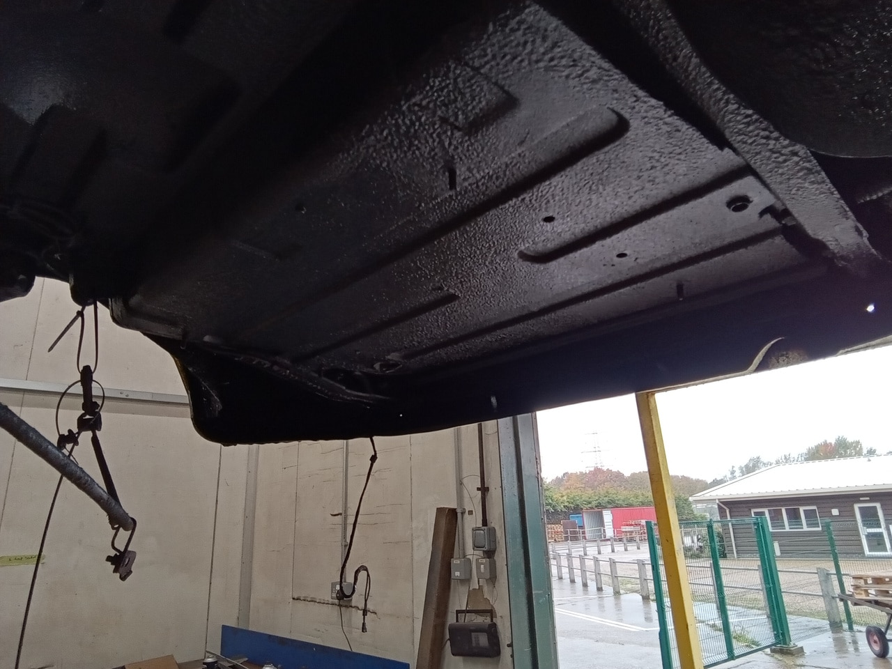 1973 MG B Roadster Schutz Underseal 04 1