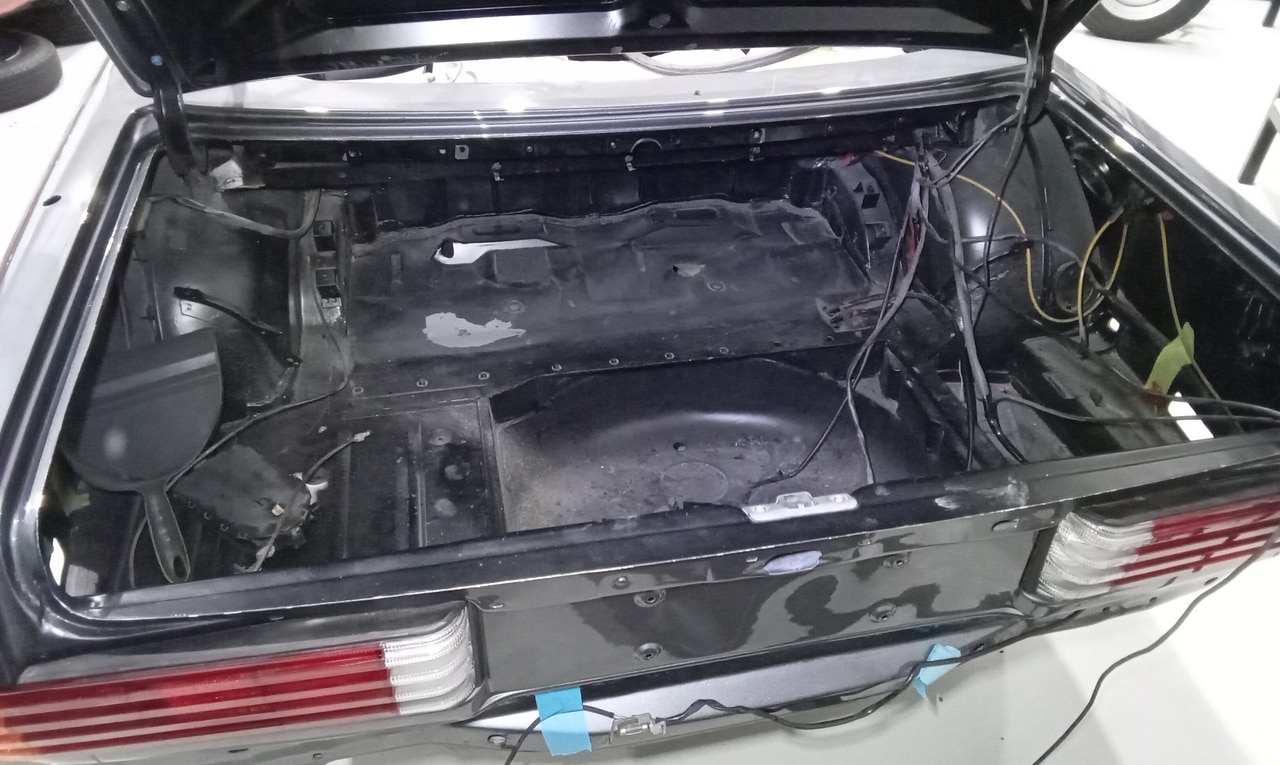 1987 Mercedes 500 SL Boot Area 15 1