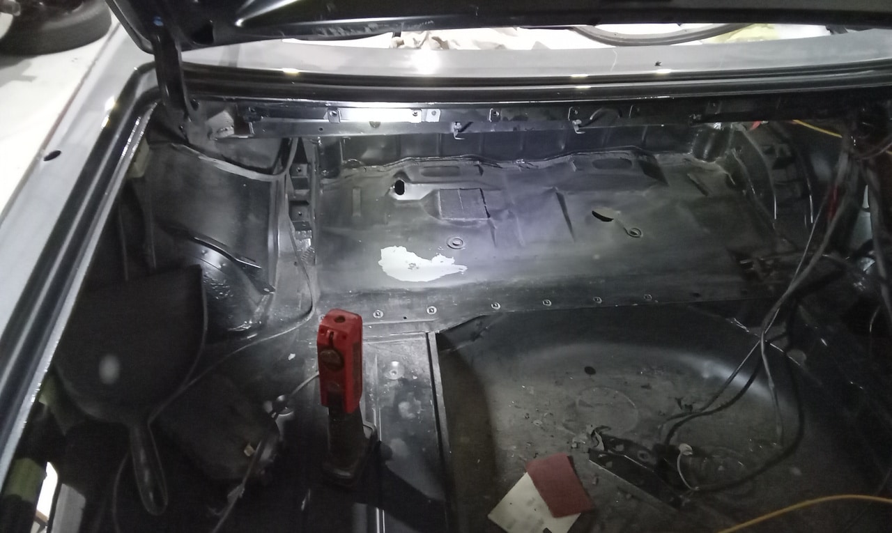 1987 Mercedes 500 SL Boot Area 17 1