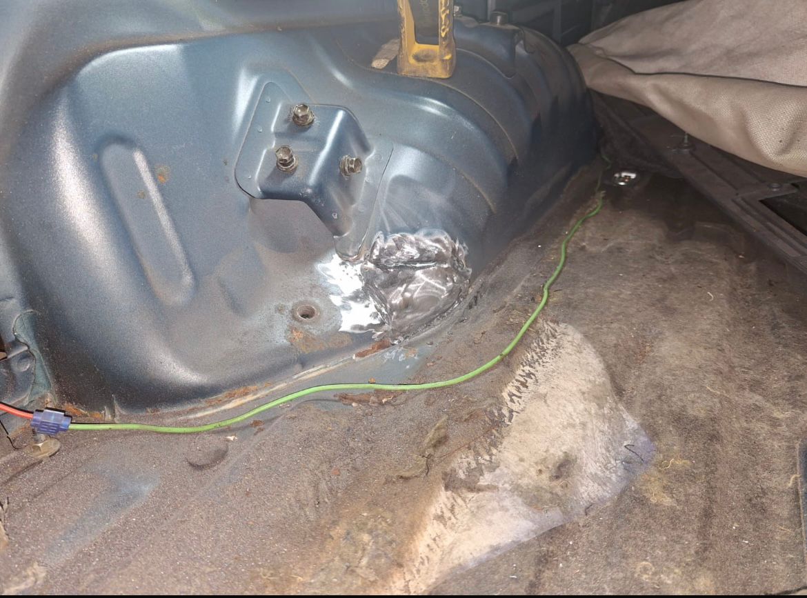 1994 Toyota Land Cruiser rust repairs 38 1