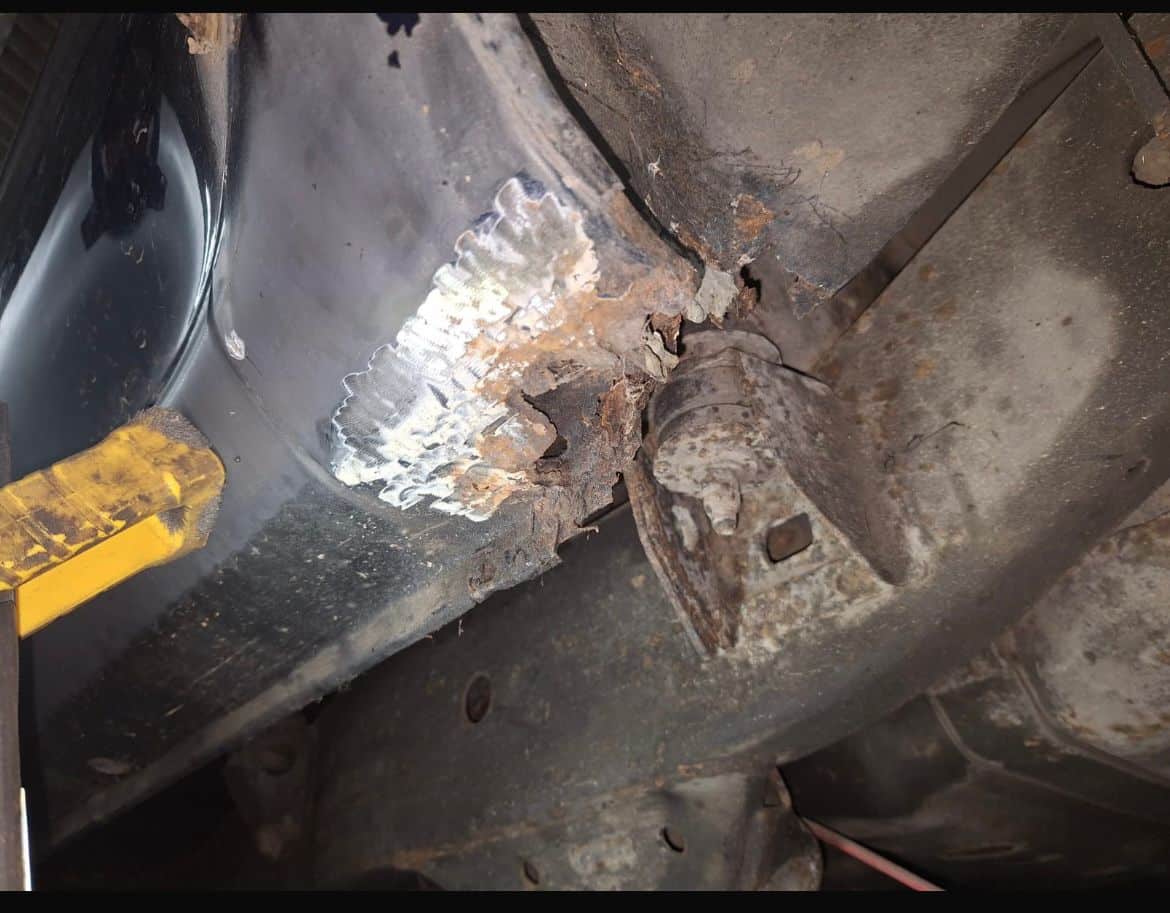 1994 Toyota Land Cruiser rust repairs 40 1