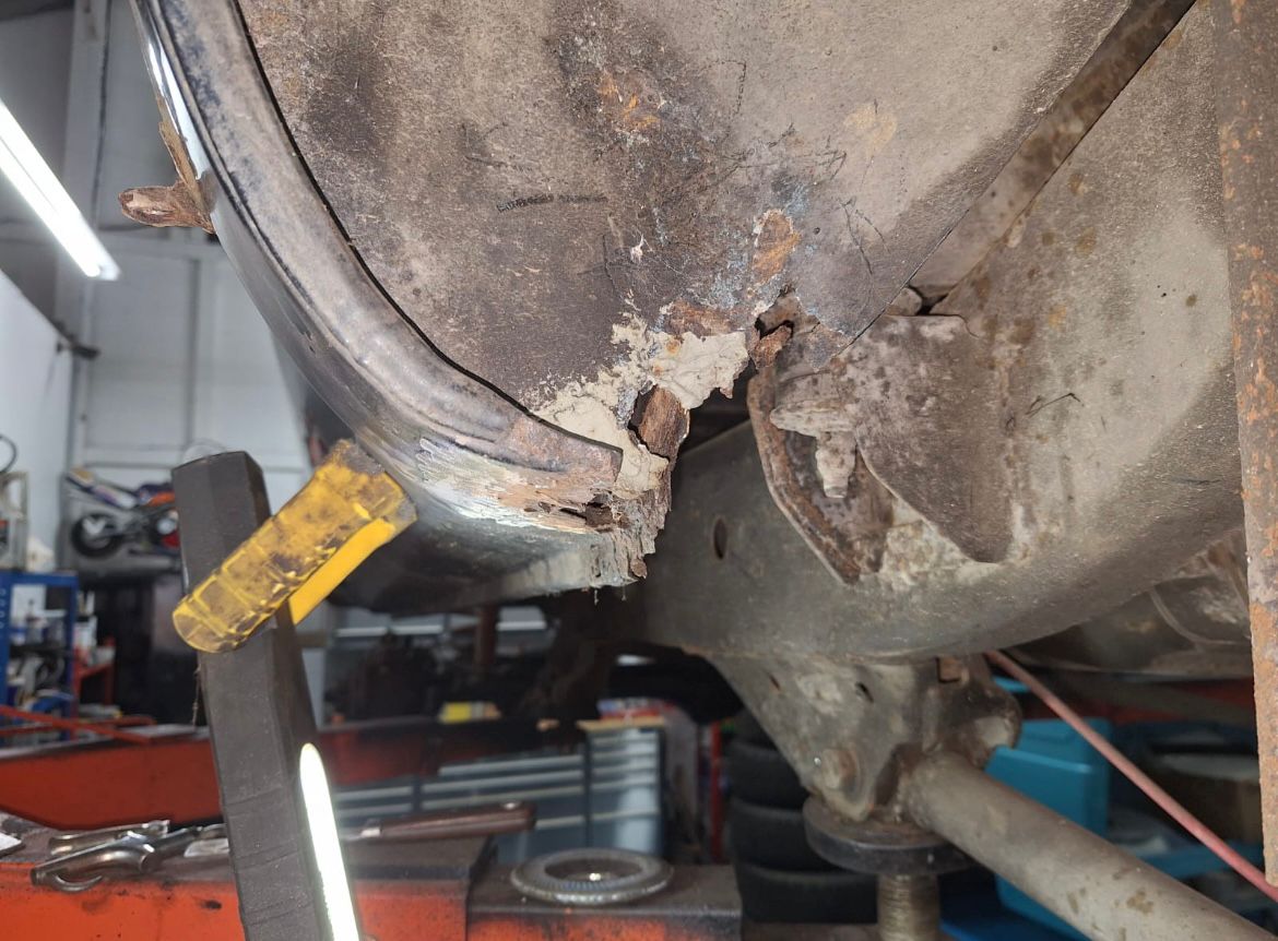 1994 Toyota Land Cruiser rust repairs 41 1
