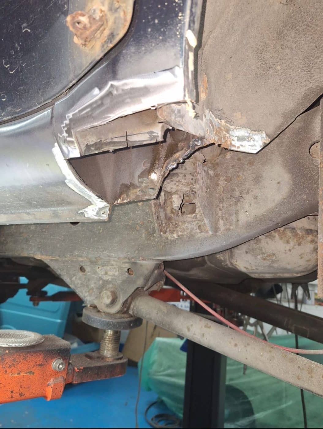 1994 Toyota Land Cruiser rust repairs 42 1