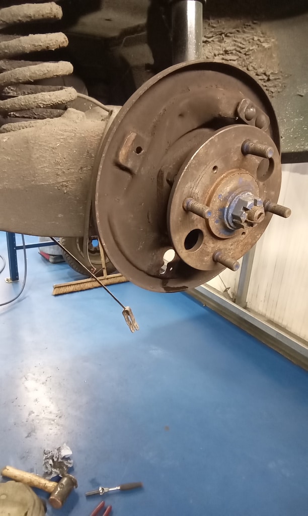 28102024 1977 Triumph 2500TC brakes 1 1