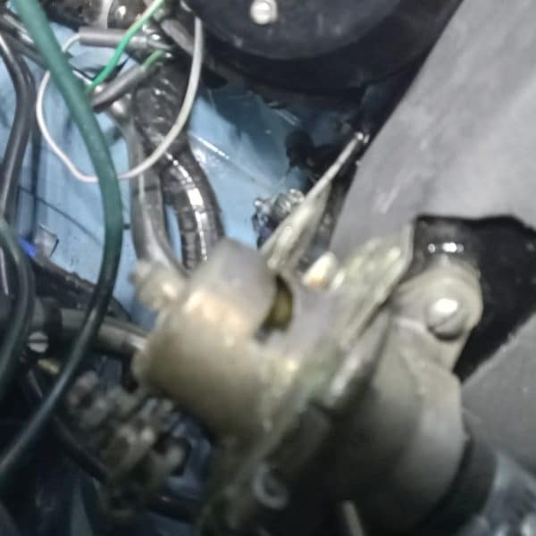 121224 1969 daimler 250v8 repairs (6)