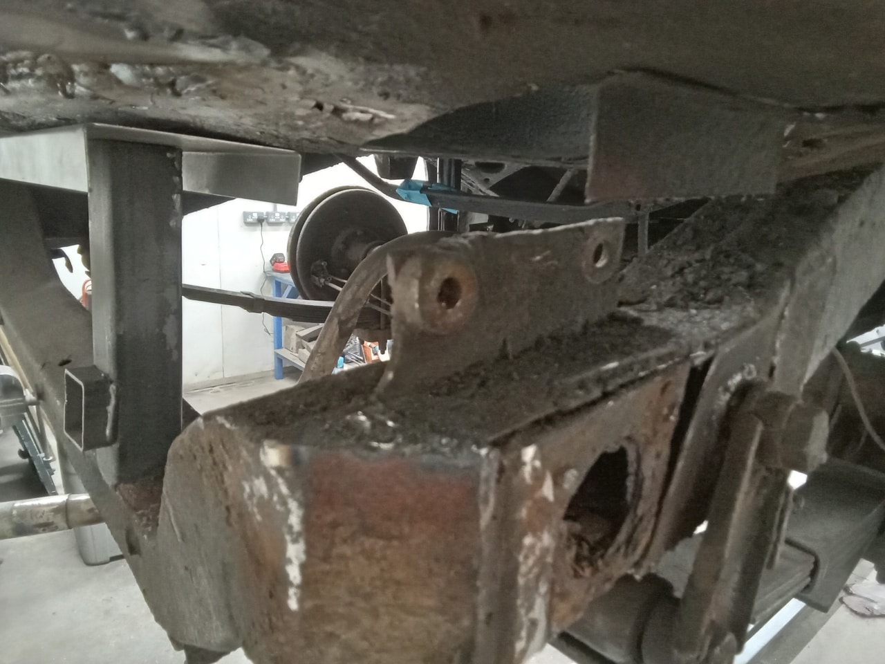 171224 1963 rover p4 rear chassis repairs (10)