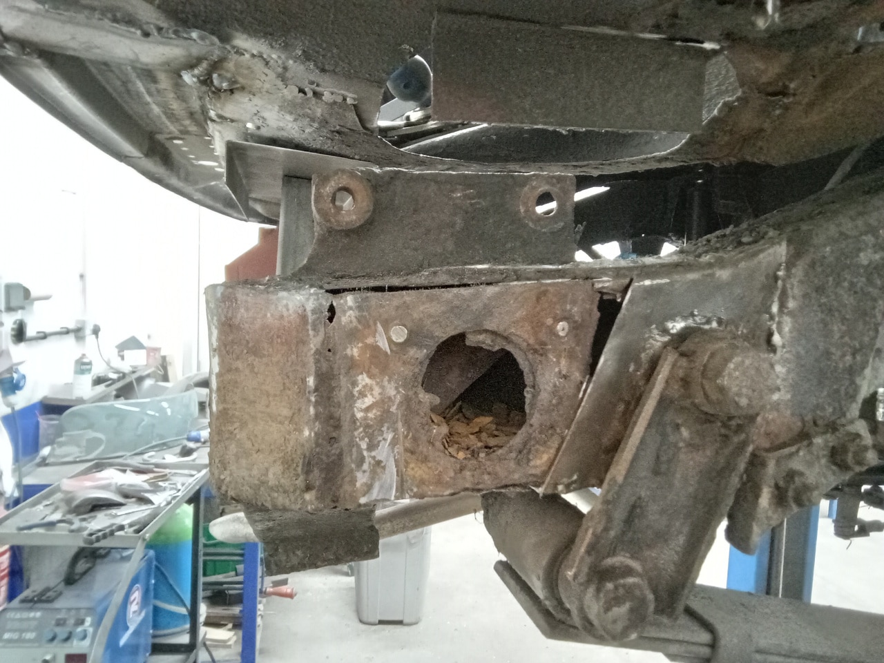 171224 1963 rover p4 rear chassis repairs (11)