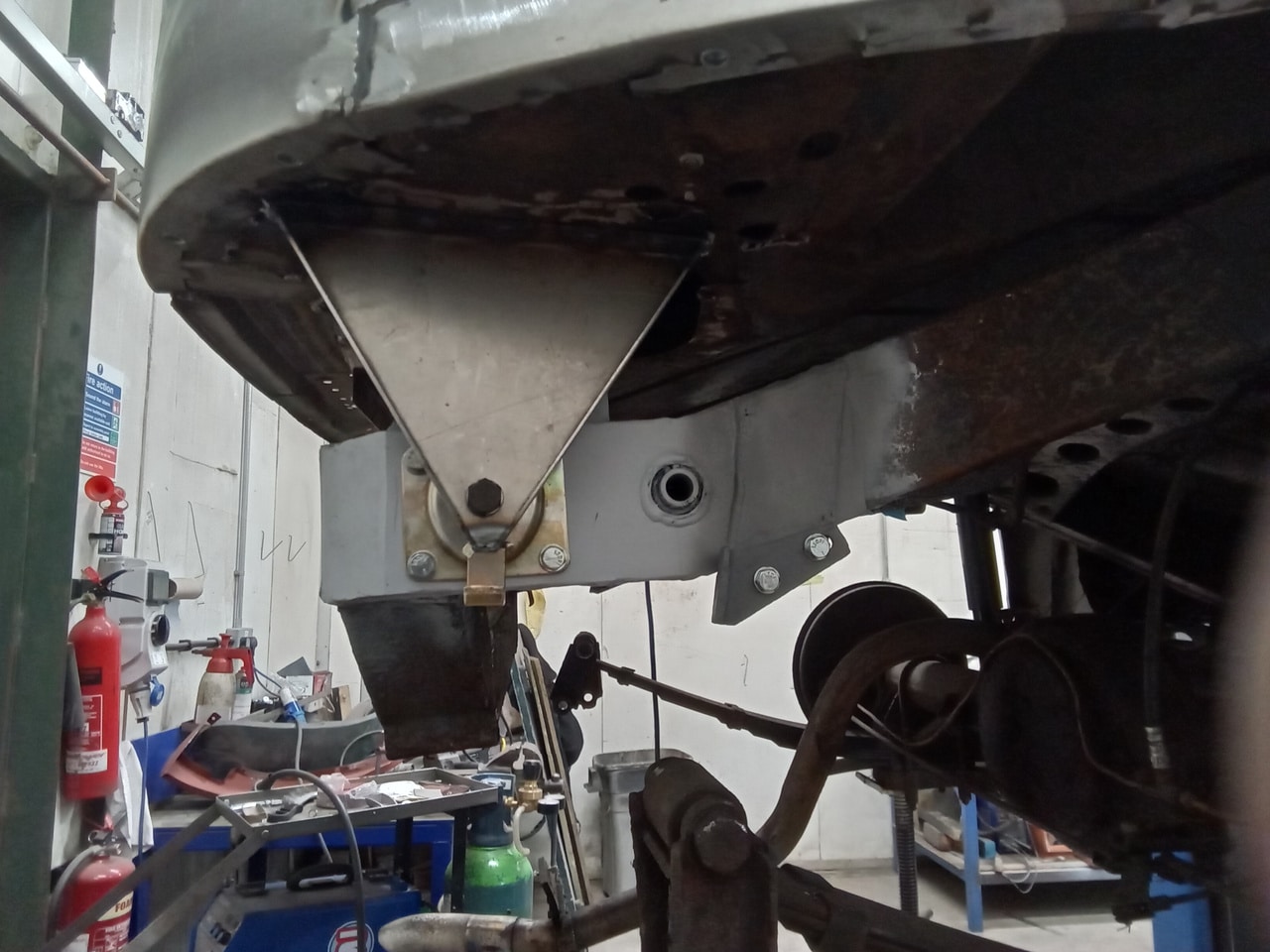171224 1963 rover p4 rear chassis repairs (2)