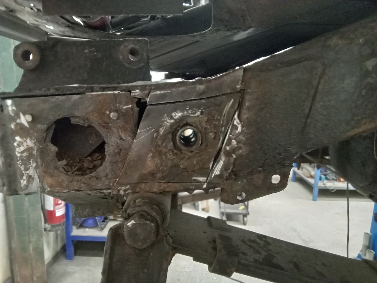 171224 1963 rover p4 rear chassis repairs (5)