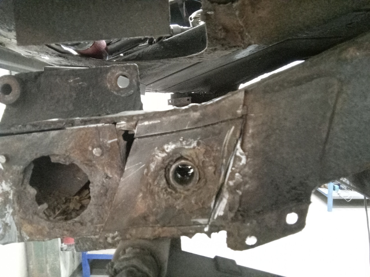 171224 1963 rover p4 rear chassis repairs (7)
