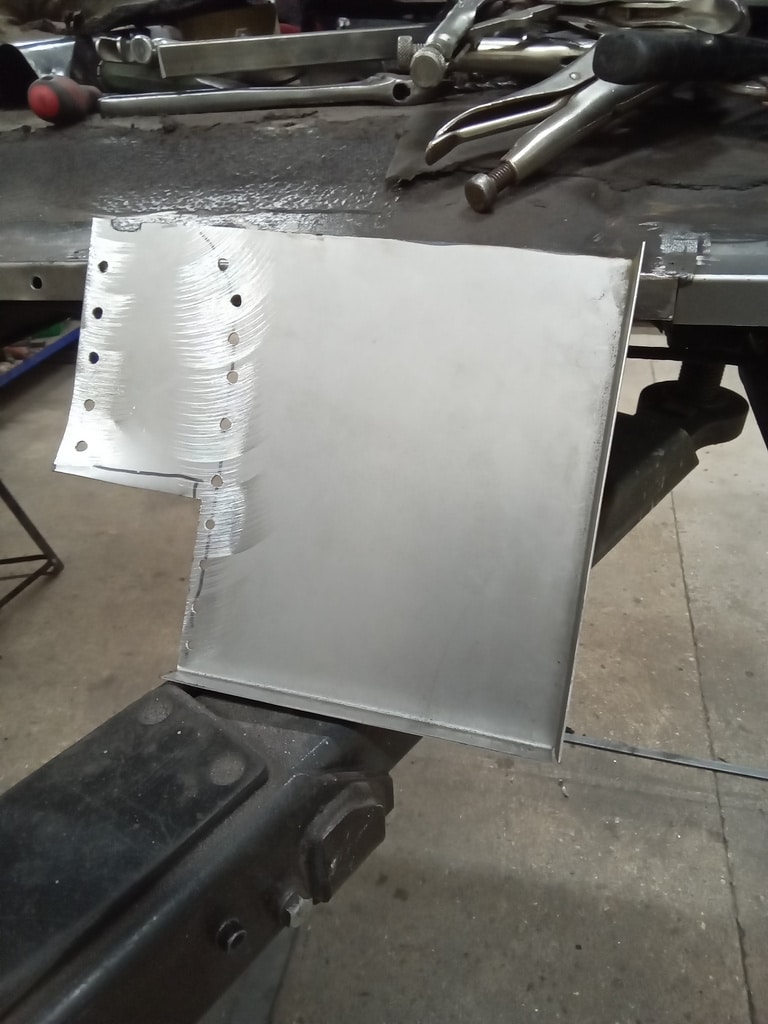171224 1963 rover p4 rh a post repairs (2)