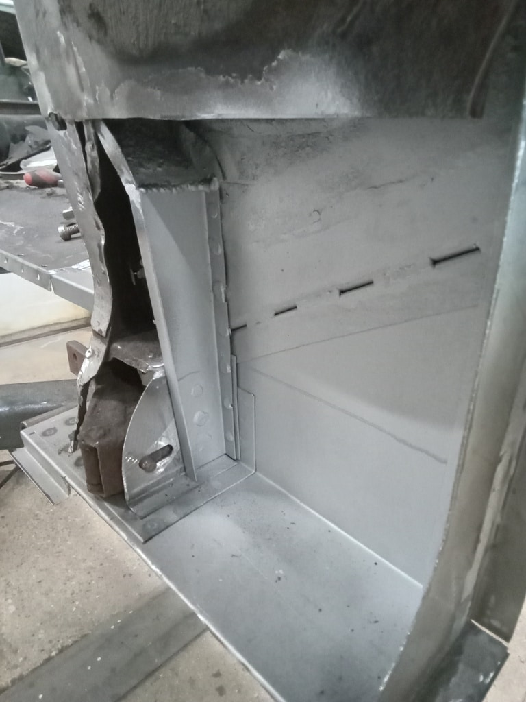 171224 1963 rover p4 rh a post repairs (3)