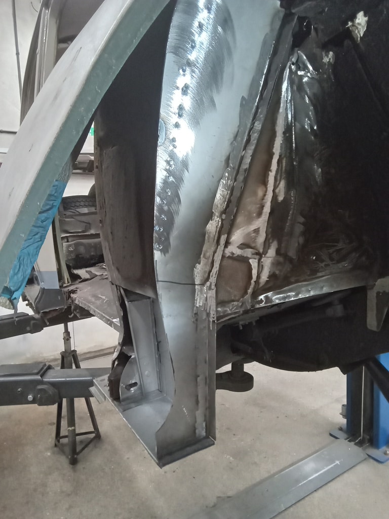 171224 1963 rover p4 rh a post repairs (4)
