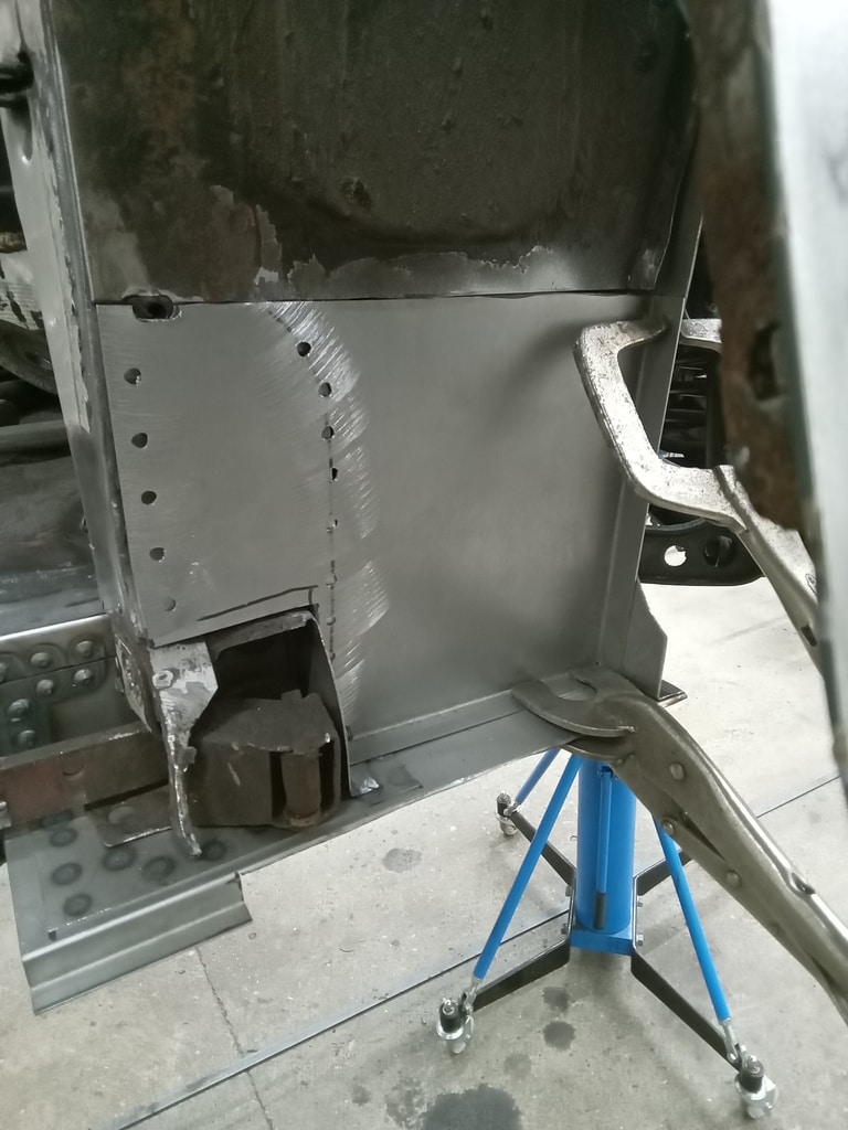 171224 1963 rover p4 rh a post repairs