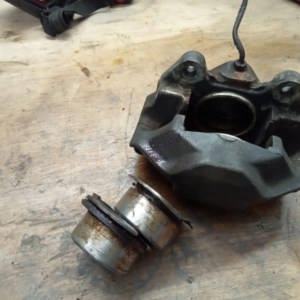 18122024 1964 mercedes 230sl brakes and welding (3)