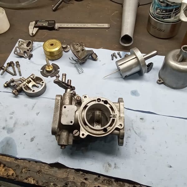 1969 daimler 250 v8 carb strip down 04