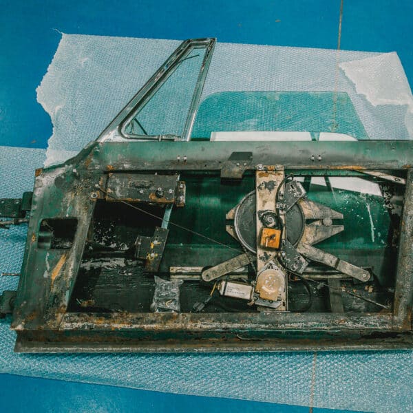 1969 aston martin db6 volante interior teardown 105