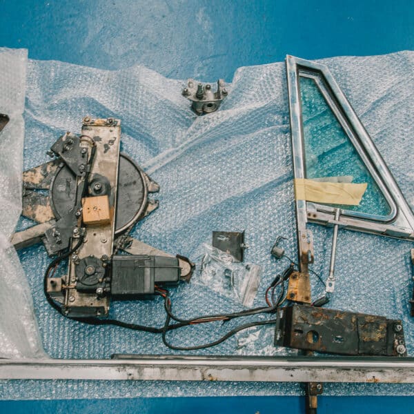 1969 aston martin db6 volante interior teardown 106