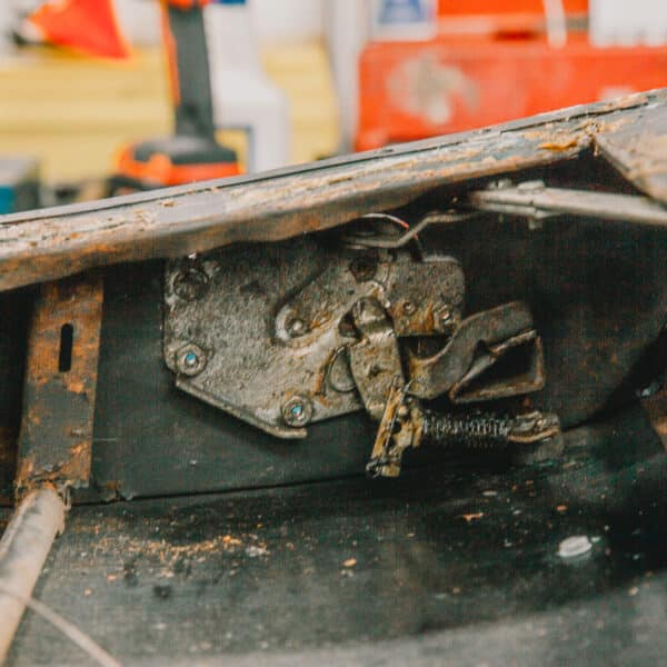 1969 aston martin db6 volante interior teardown 107