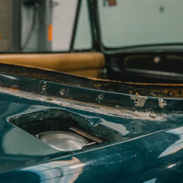1969 aston martin db6 volante interior teardown 3