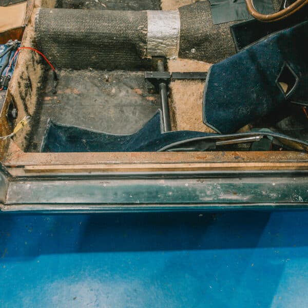 1969 aston martin db6 volante interior teardown 39