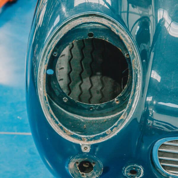 1969 aston martin db6 volante interior teardown 52