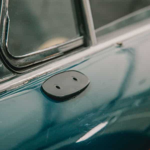 1969 aston martin db6 volante interior teardown 57