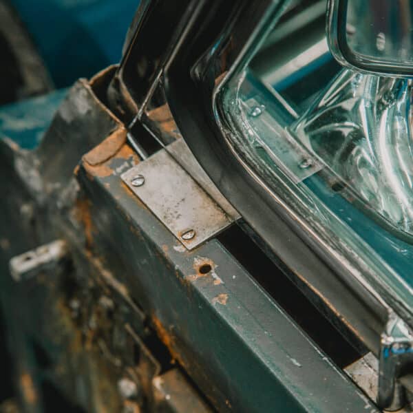1969 aston martin db6 volante interior teardown 85
