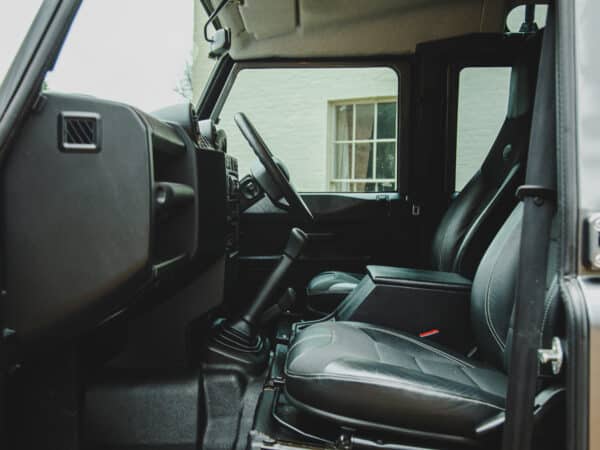 2013 Land Rover Defender 110 Product Photos 32 1