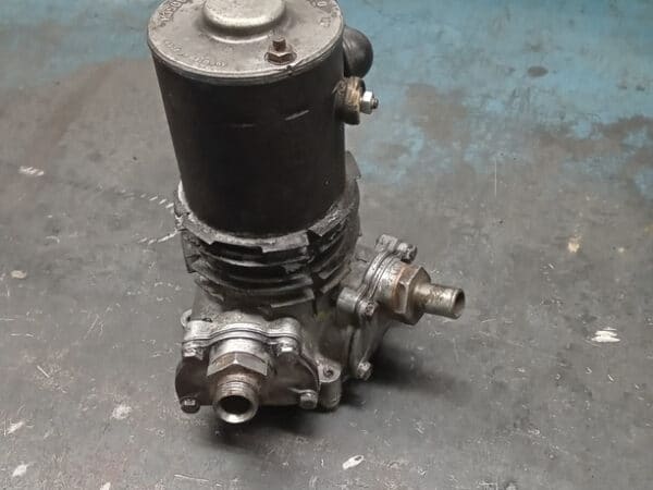 21012025 1967 Mercedes 250SL fuel pump 2