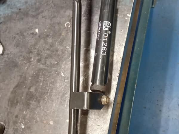 21012025 1985 Mercedes 500SL service and steering 27