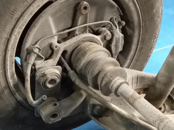 21012025 1987 Mercedes 500SL rear axle 11