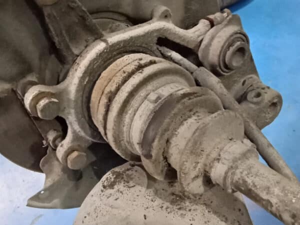 21012025 1987 Mercedes 500SL rear axle 13