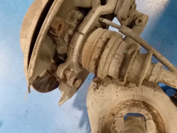 21012025 1987 Mercedes 500SL rear axle 14