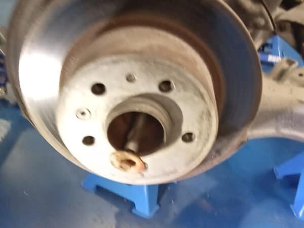 21012025 1987 Mercedes 500SL rear axle 16