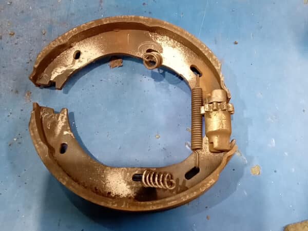 21012025 1987 Mercedes 500SL rear axle 25