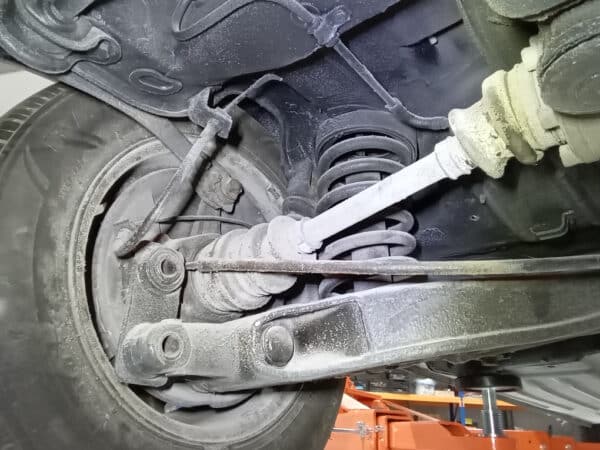 21012025 1987 Mercedes 500SL rear axle 3